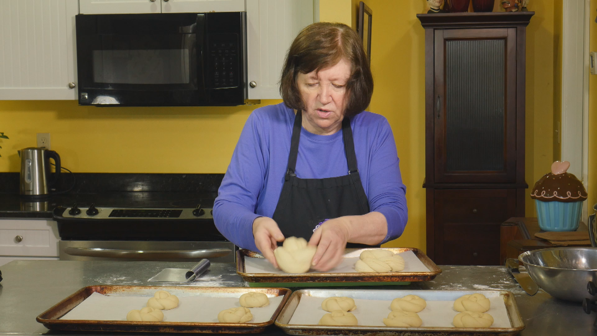 Thumbnail image for Oomas Cookie Jar - Episode 69 - Challah Rolls
